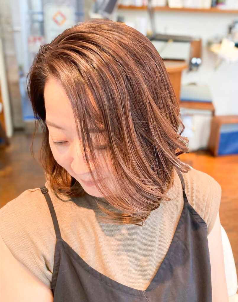 前下がりボブヘアスタイルのサイド1